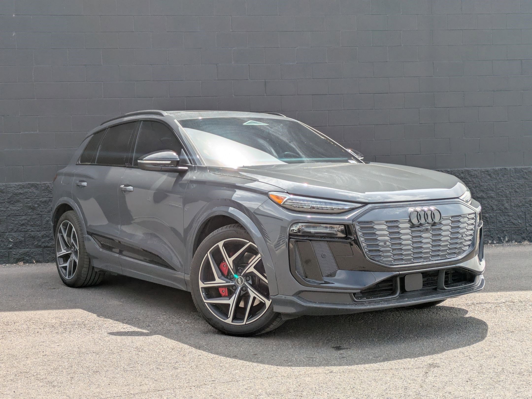 2025 Audi SQ6 photo 3