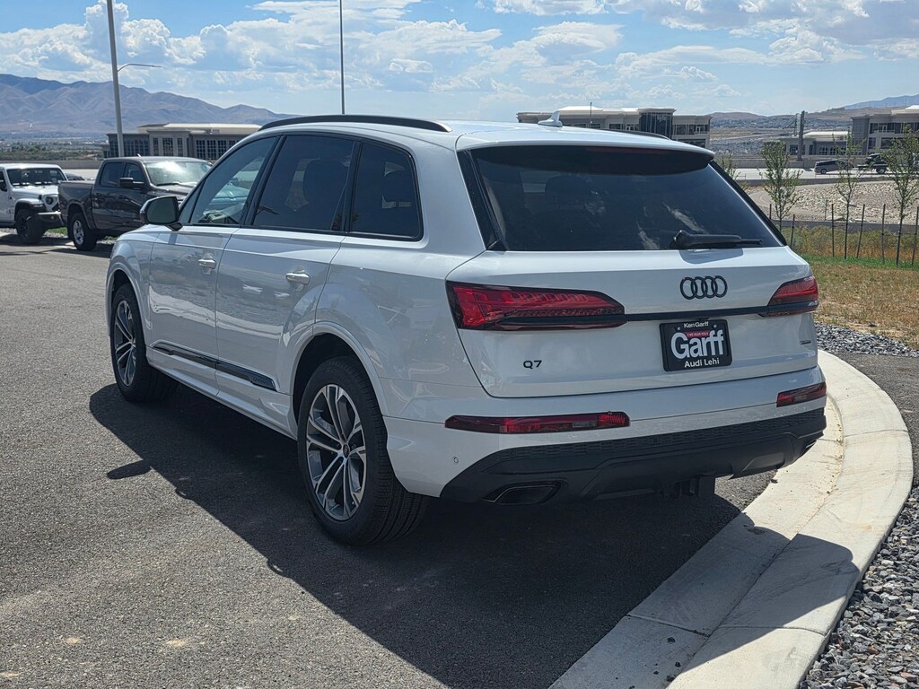 New 2025 Audi Q7 45 Premium SUV