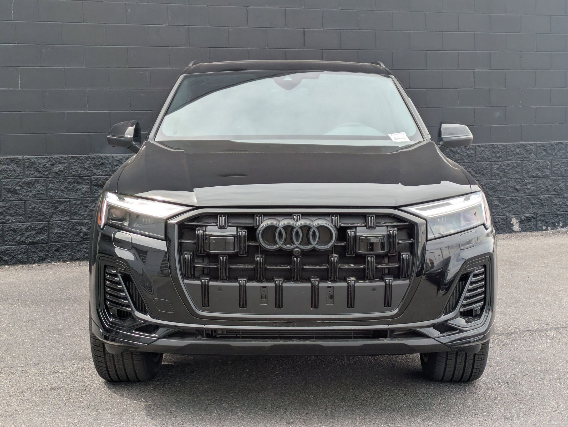 2025 Audi Q7 55 Premium Plus photo 2