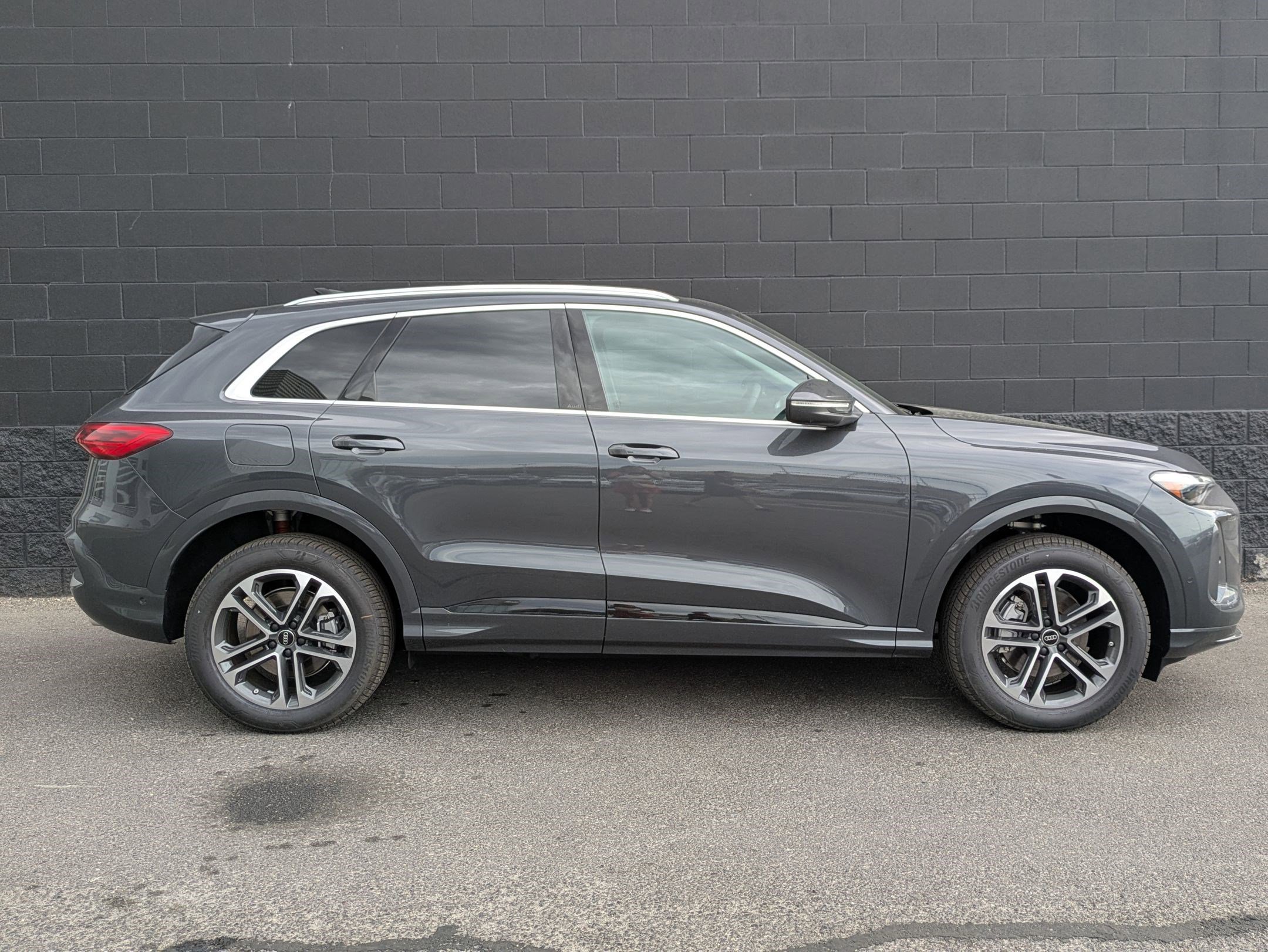 2025 Audi Q5 2.0T Premium Plus photo 3