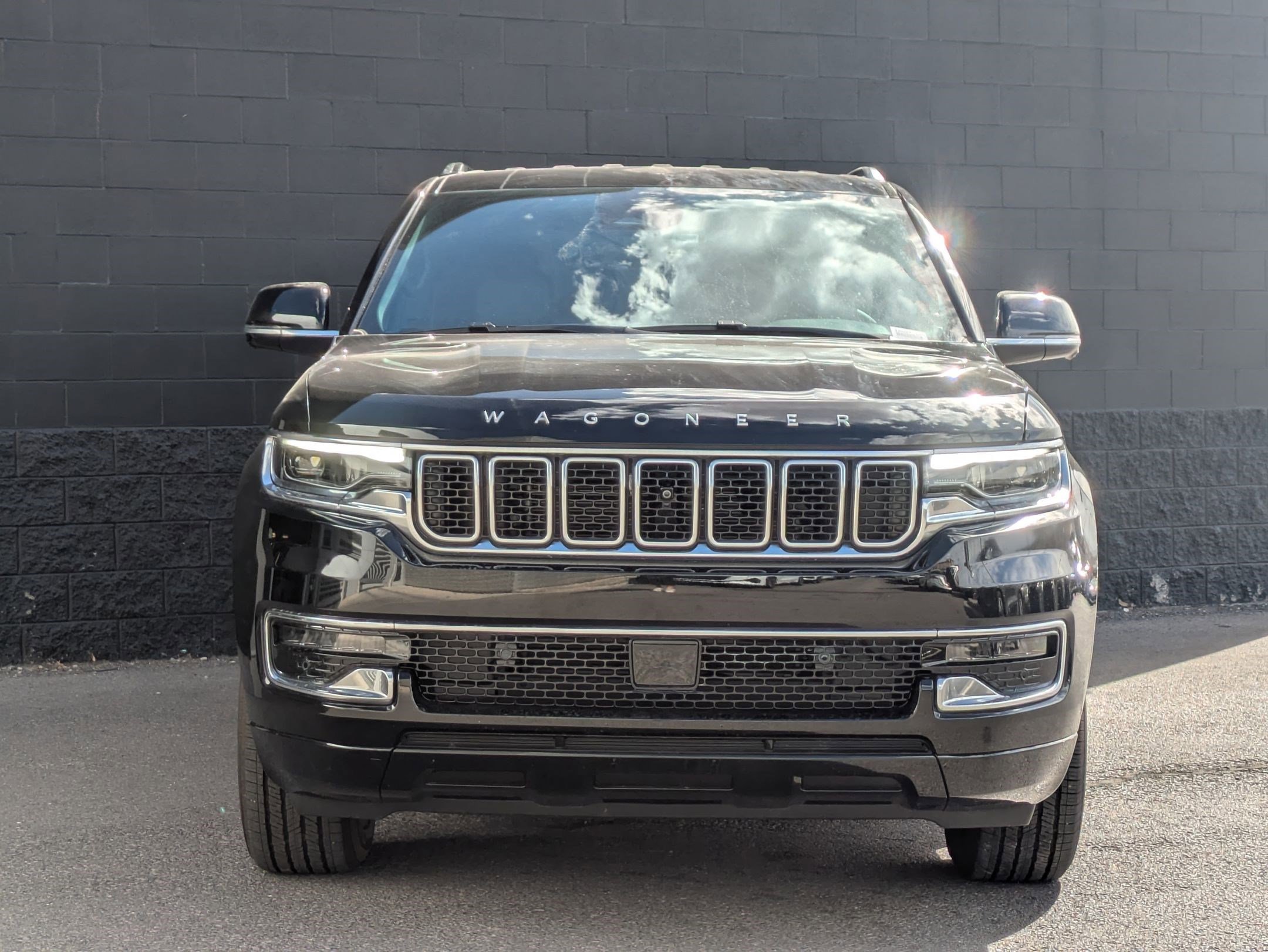 2023 Jeep Wagoneer Base photo 2