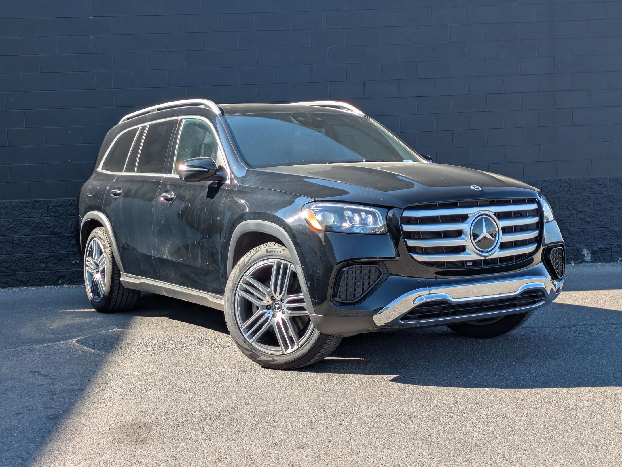 2025 Mercedes Benz GLS 450 4MATIC photo 3
