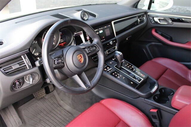 2023 Porsche Macan T photo 4