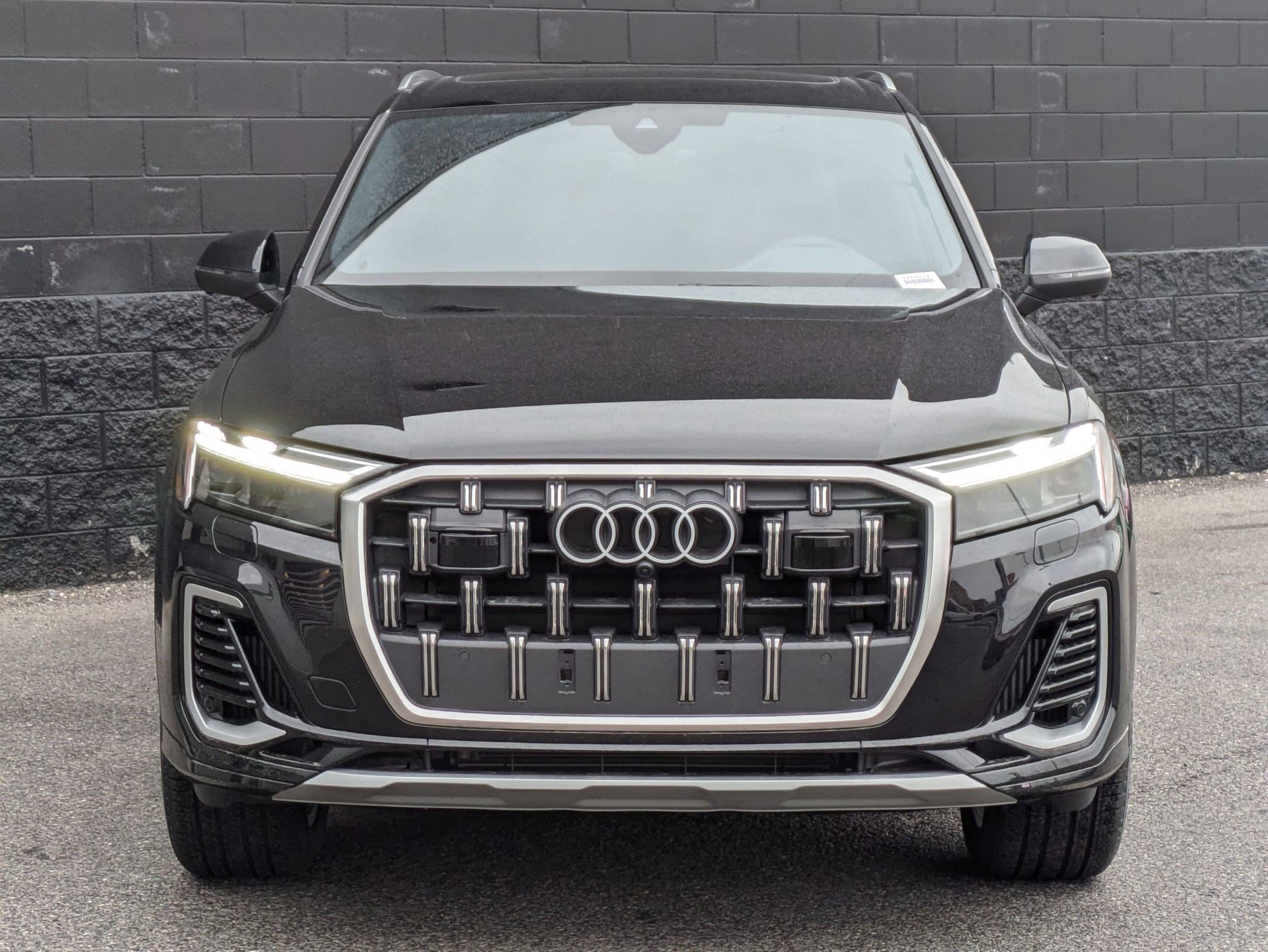 2025 Audi Q7 55 Premium photo 2