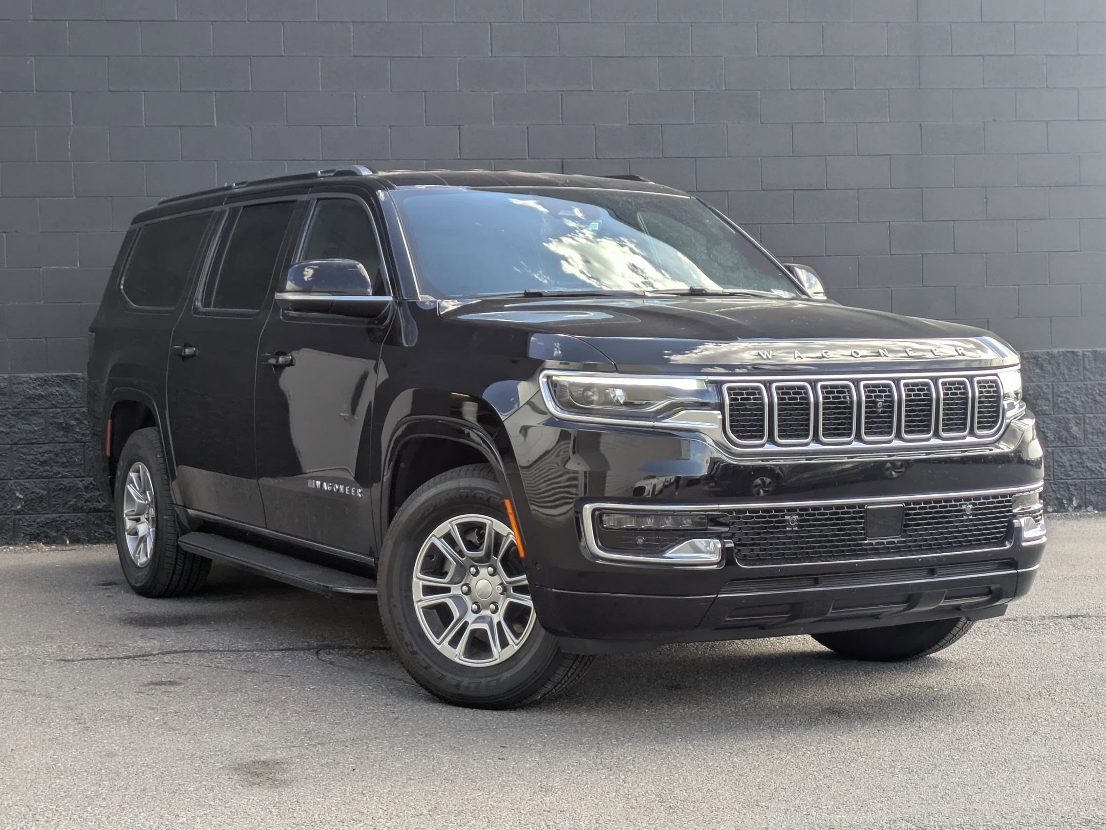 2023 Jeep Wagoneer Base photo 3