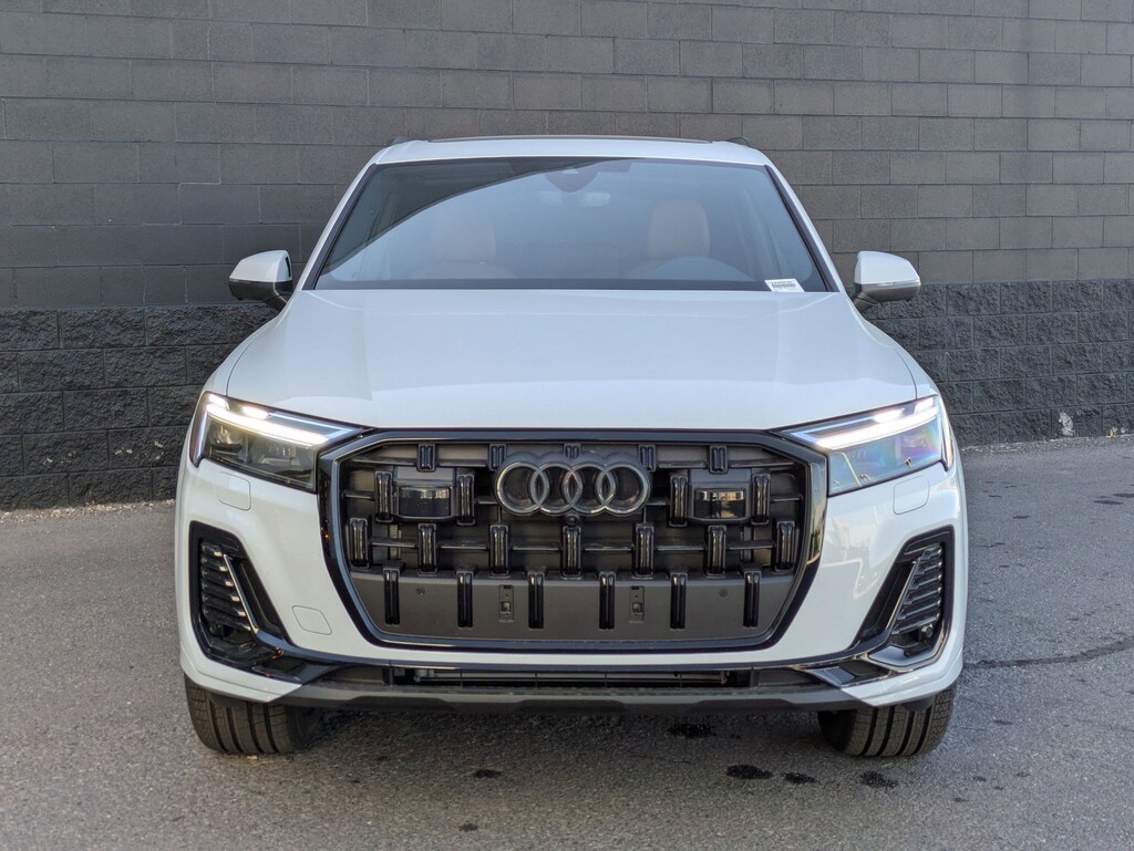 New 2025 Audi Q7 45 Premium SUV
