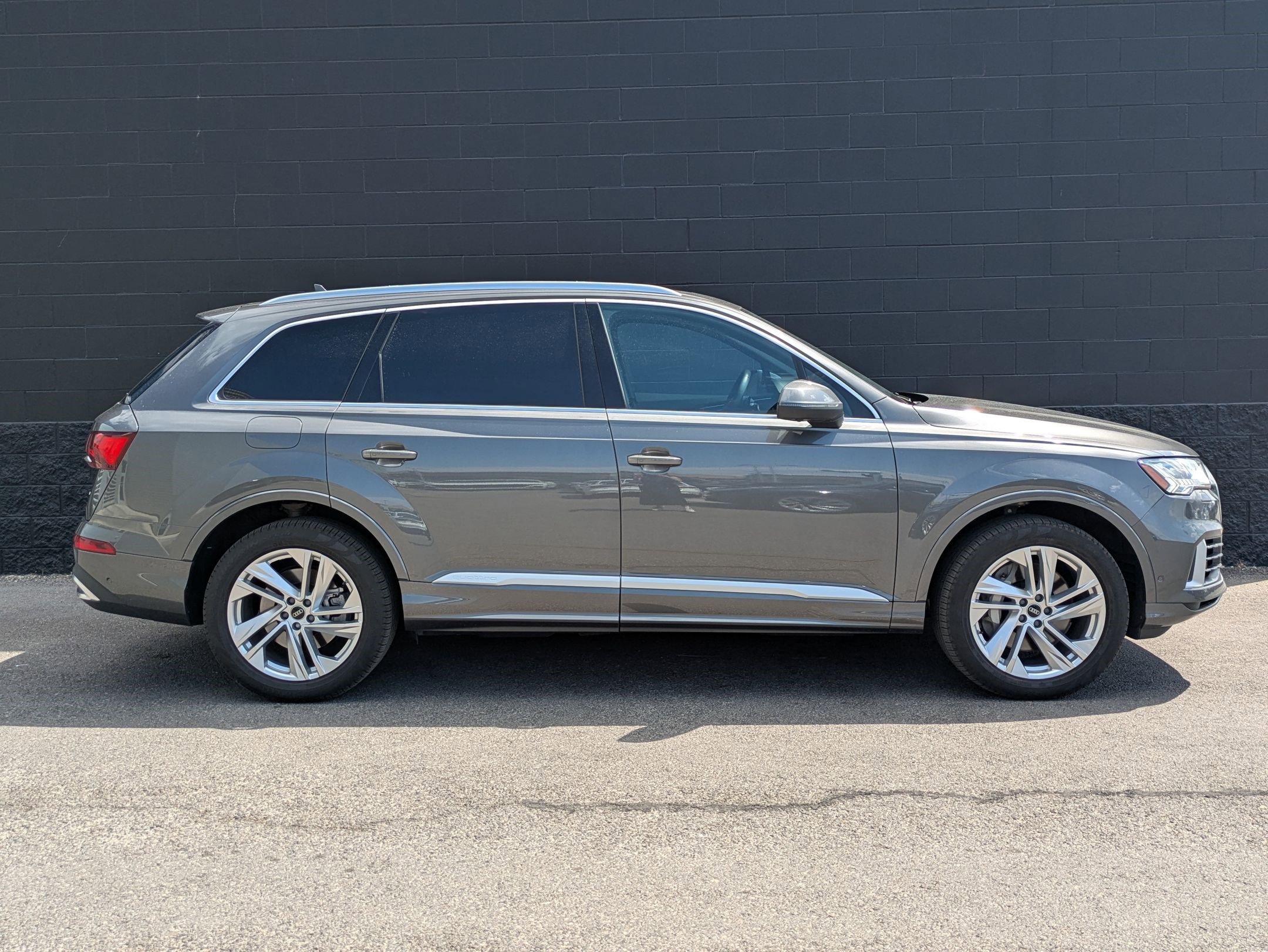 2023 Audi Q7 55 Premium photo 3