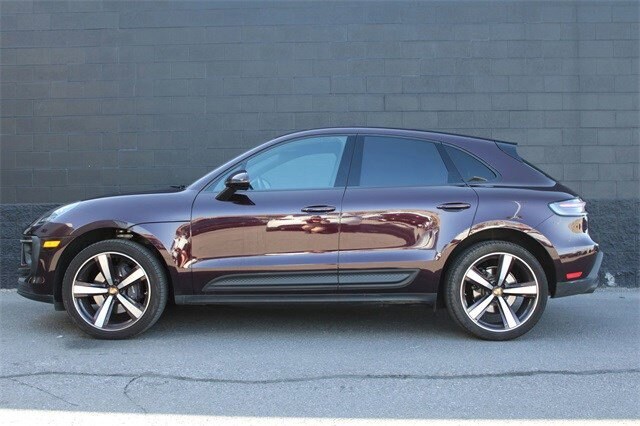 2024 Porsche Macan T photo 2