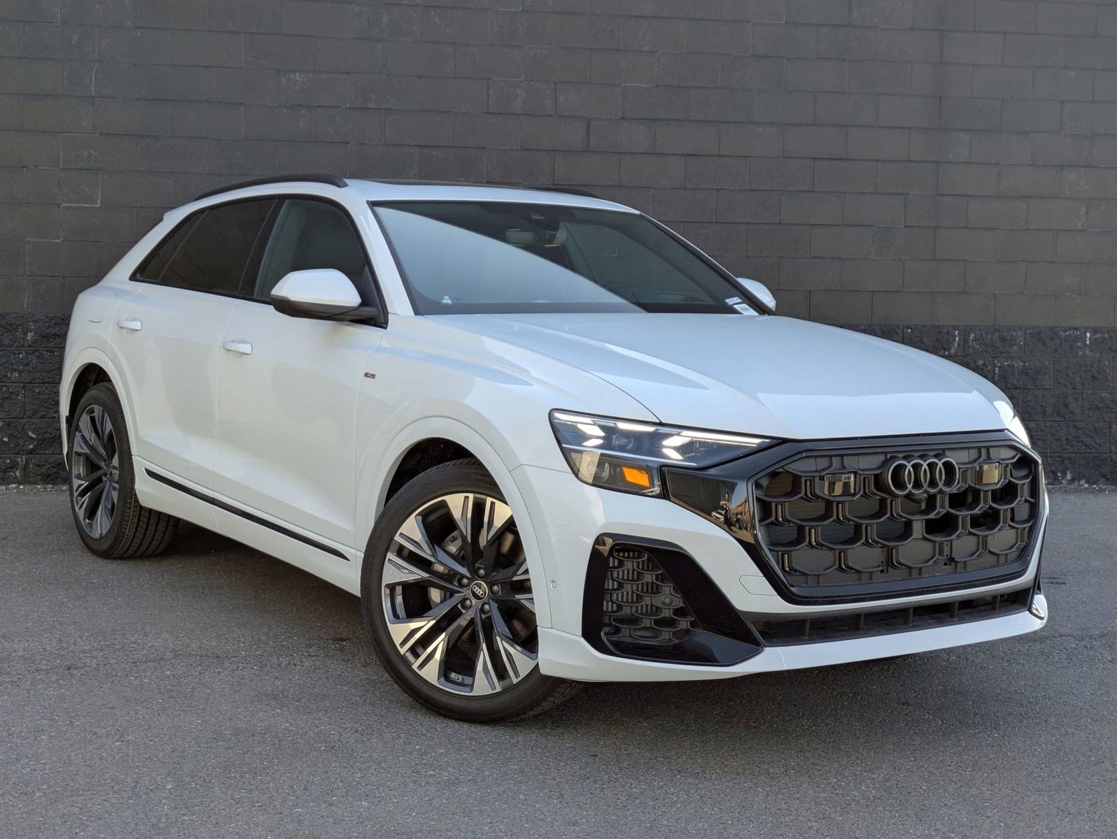 2025 Audi Q8 55 Prestige photo 3