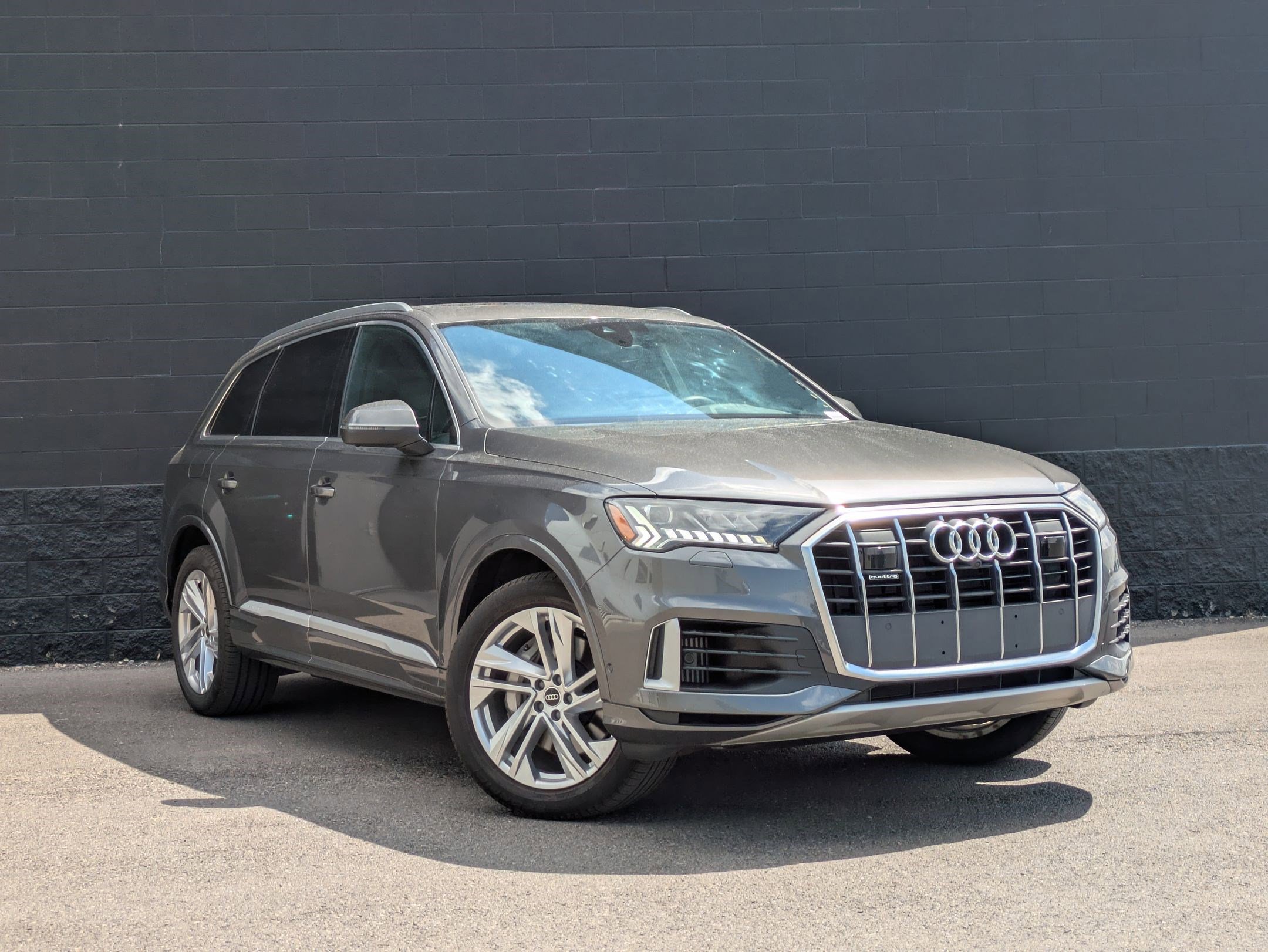 2023 Audi Q7 55 Premium photo 2