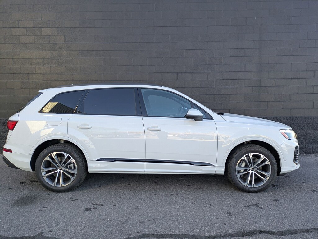 New 2025 Audi Q7 45 Premium SUV
