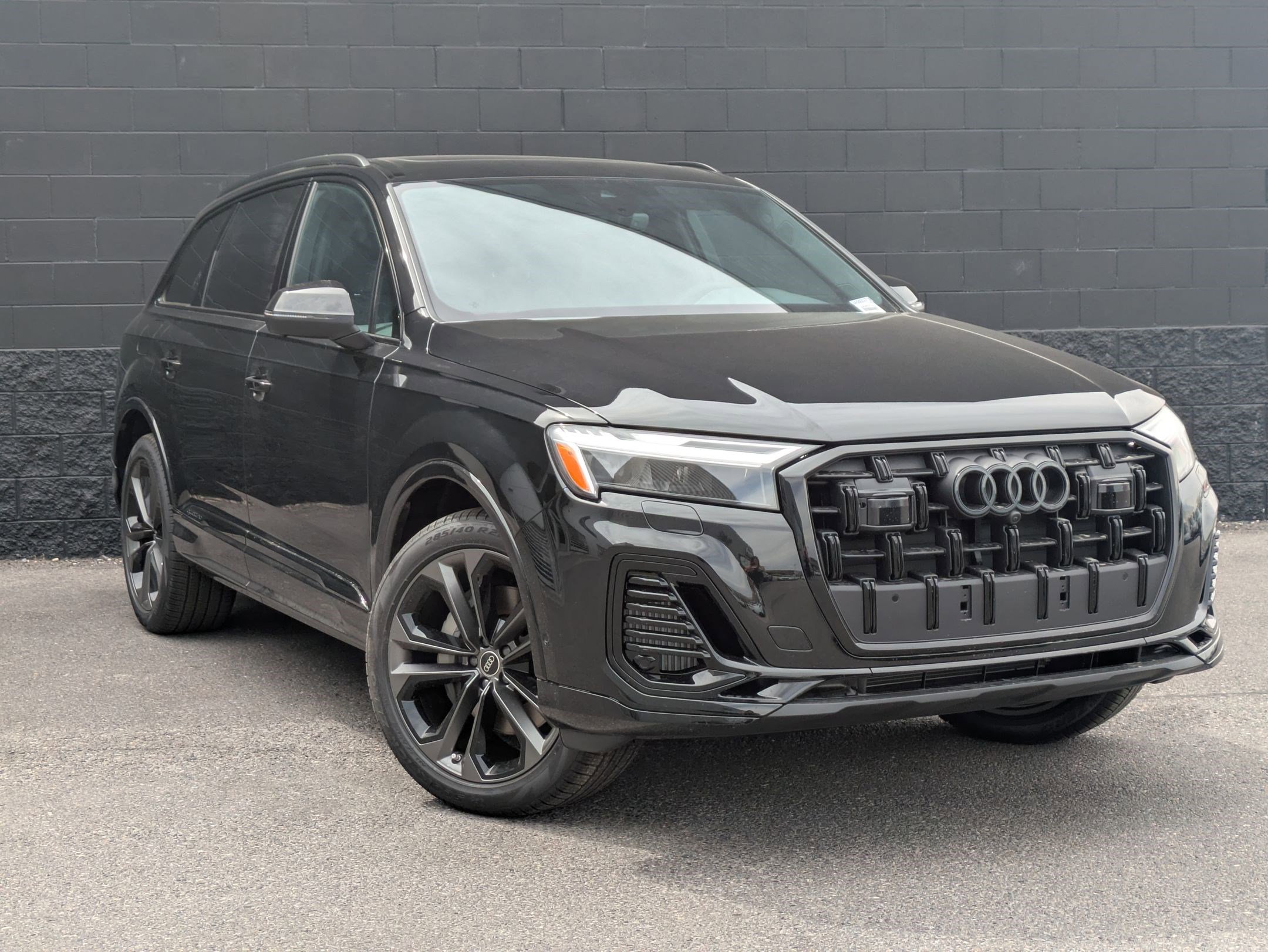 2025 Audi Q7 55 Premium Plus photo 3