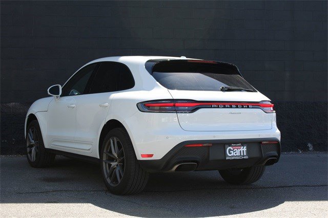 2023 Porsche Macan T photo 3