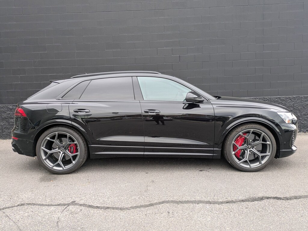 New 2026 Audi RS Q8 4.0T performance SUV