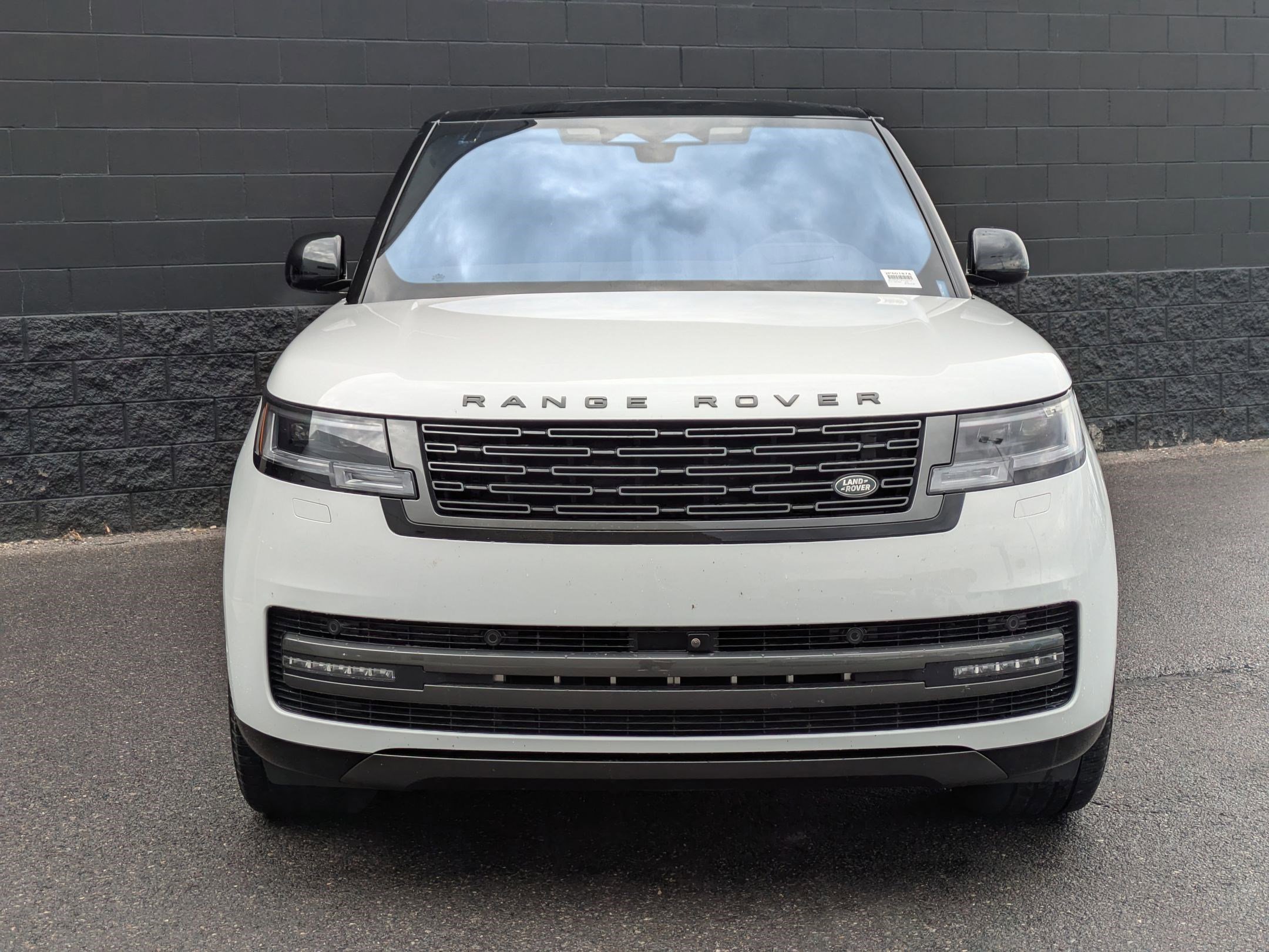 2023 Land Rover Range Rover SE photo 2