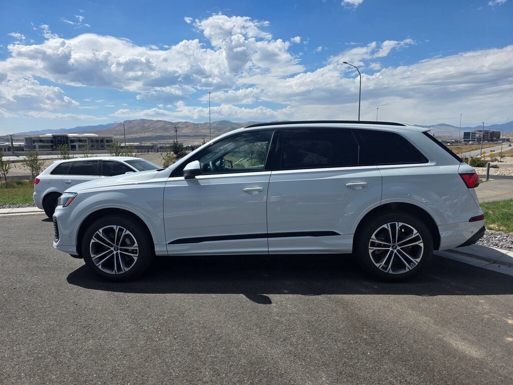 New 2025 Audi Q7 45 Premium SUV