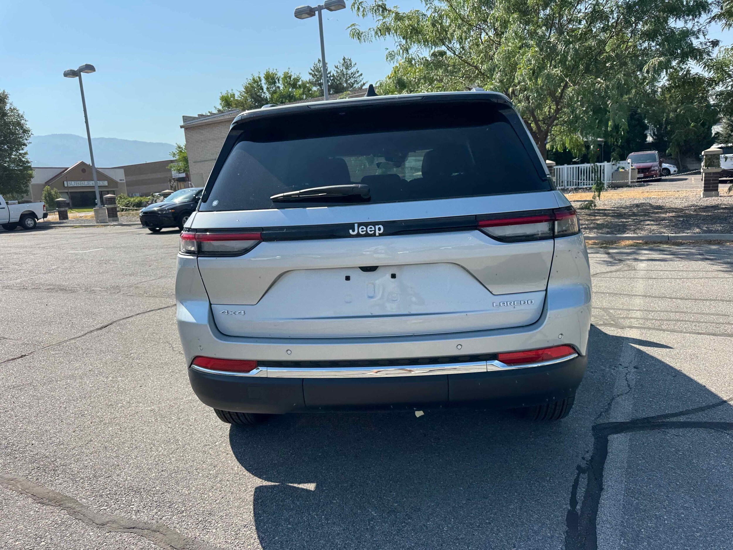 2025 Jeep Grand Cherokee Laredo photo 4