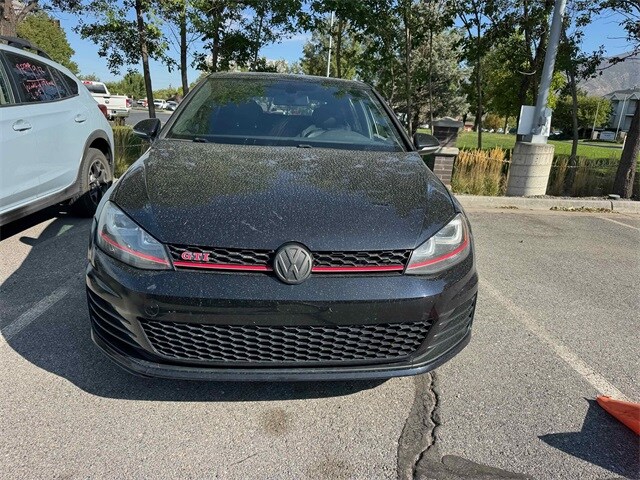 2017 Volkswagen Golf GTI SE photo 2