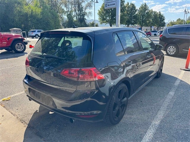 2017 Volkswagen Golf GTI SE photo 4