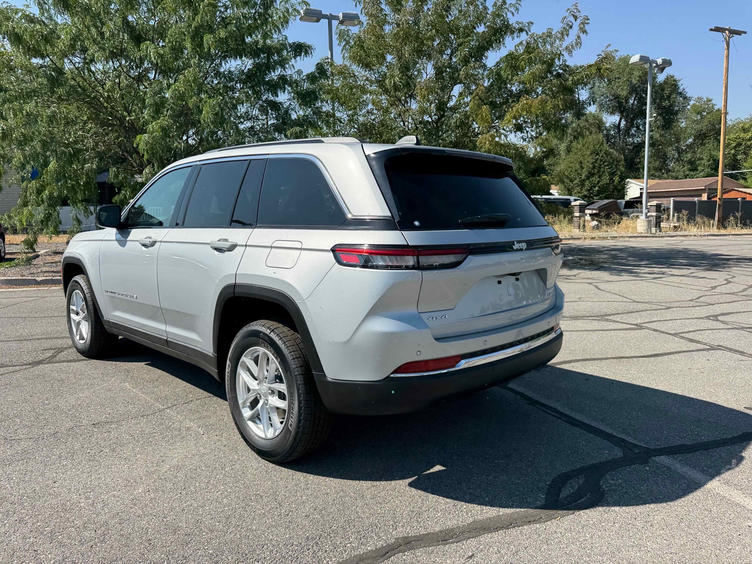 2025 Jeep Grand Cherokee Laredo photo 3