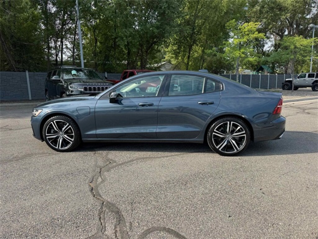 Used 2022 Volvo S60 Recharge Plug-In Hybrid T8 R-Design Expression Sedan