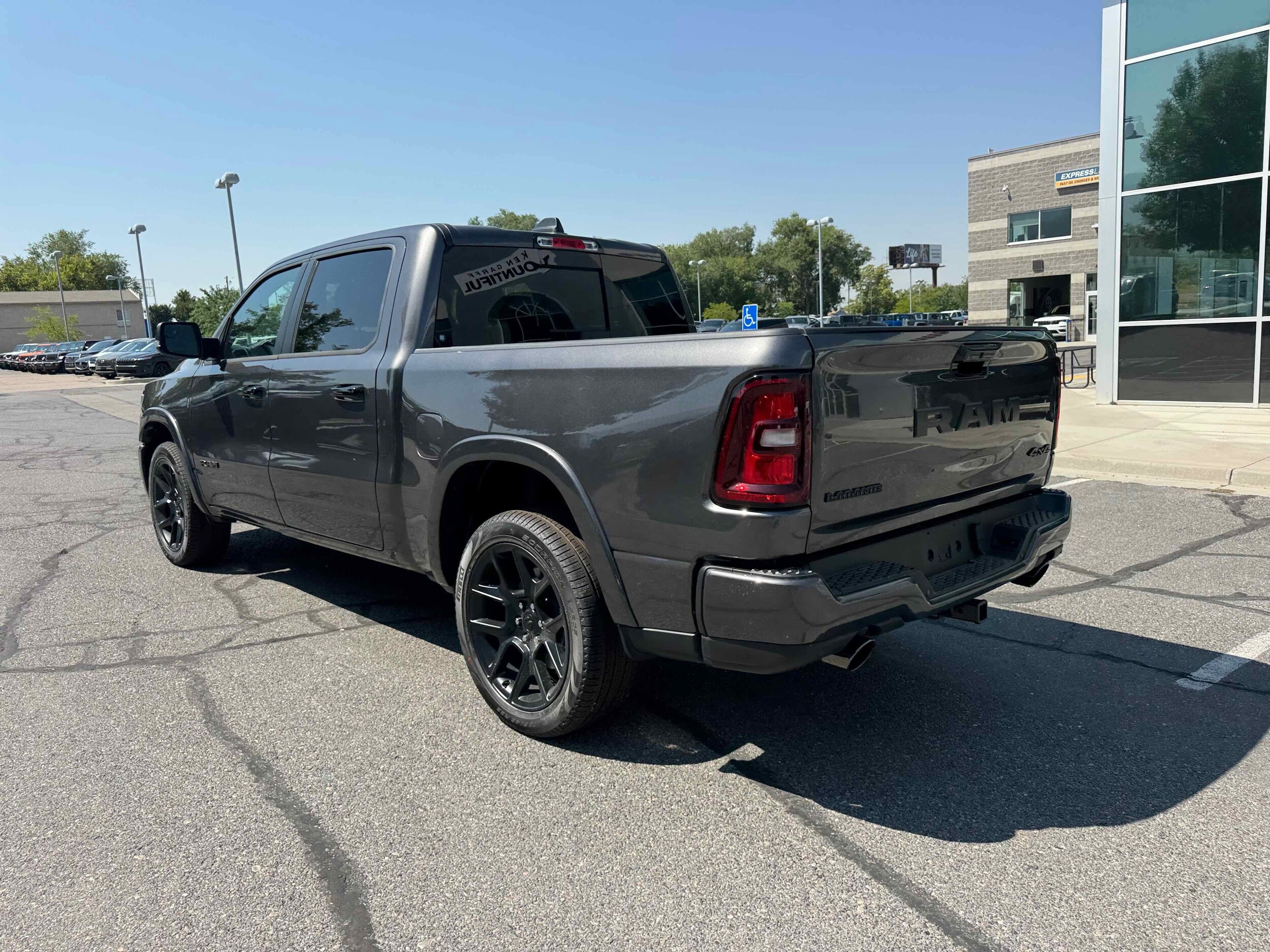 2025 Ram 1500 Laramie photo 3