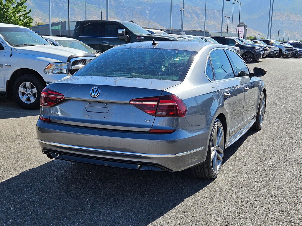 Used 2017 Volkswagen Passat R-Line w/Comfort Pkg R-Line w/Comfort Pkg Auto