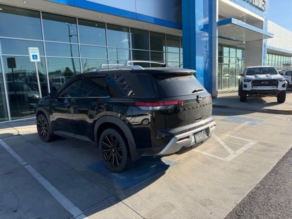 Used 2023 Nissan Pathfinder SL SL 4WD