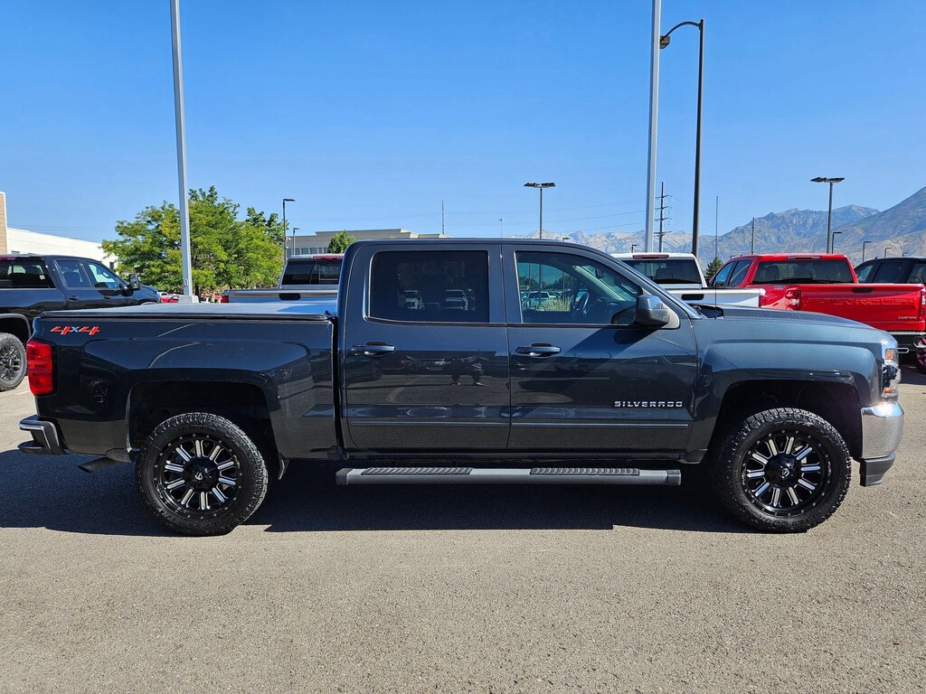 Used 2018 Chevrolet Silverado 1500 LT 4WD Crew Cab 143.5 LT w/1LT