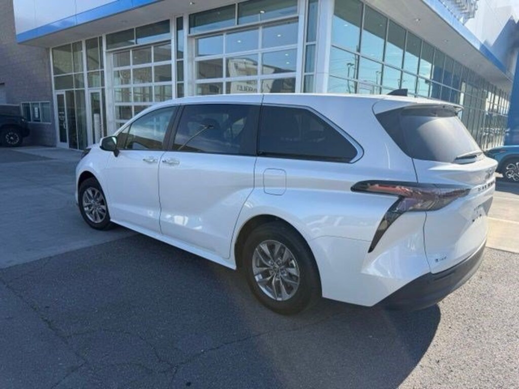 Used 2023 Toyota Sienna XLE XLE AWD 7-Passenger