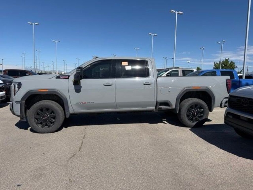 Used 2025 GMC Sierra 2500HD AT4 4WD Crew Cab 159 AT4