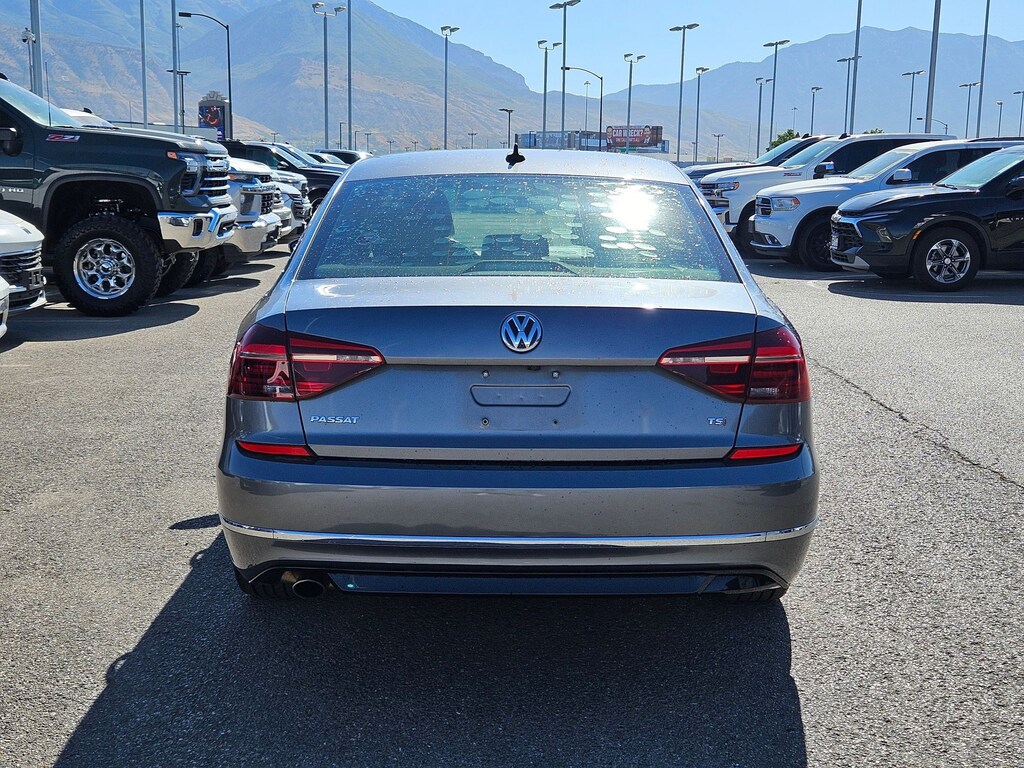 Used 2017 Volkswagen Passat R-Line w/Comfort Pkg R-Line w/Comfort Pkg Auto