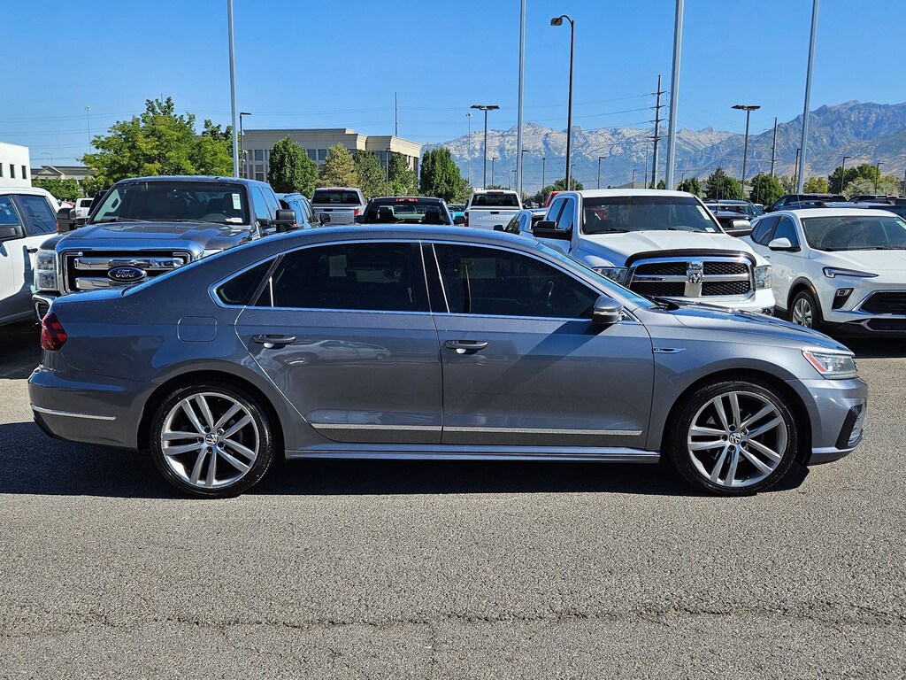 Used 2017 Volkswagen Passat R-Line w/Comfort Pkg R-Line w/Comfort Pkg Auto