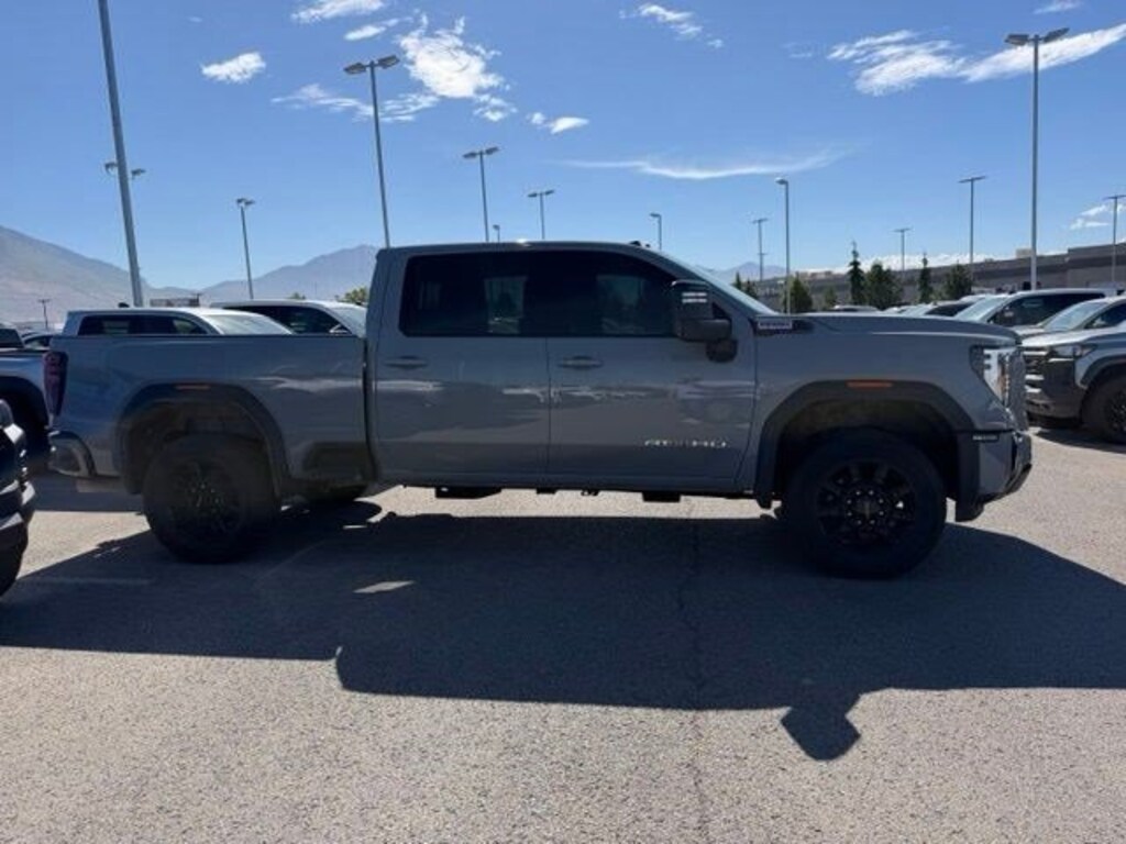 Used 2025 GMC Sierra 2500HD AT4 4WD Crew Cab 159 AT4