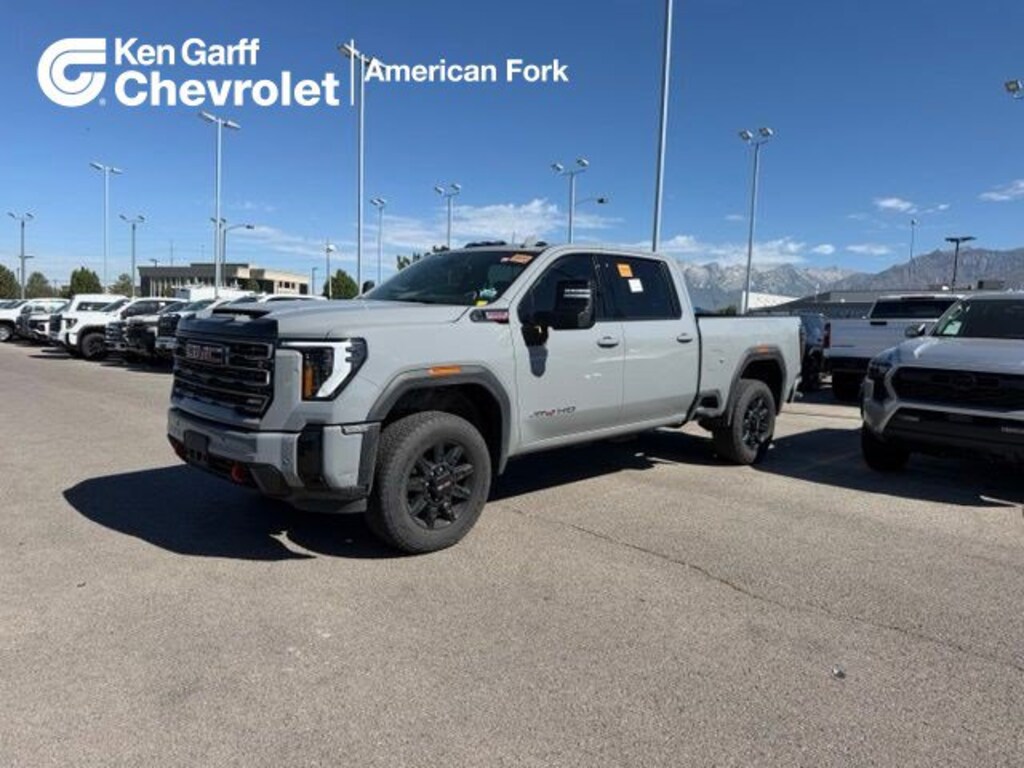 Used 2025 GMC Sierra 2500HD AT4 4WD Crew Cab 159 AT4