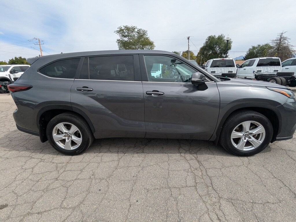 Used 2024 Toyota Highlander LE SUV