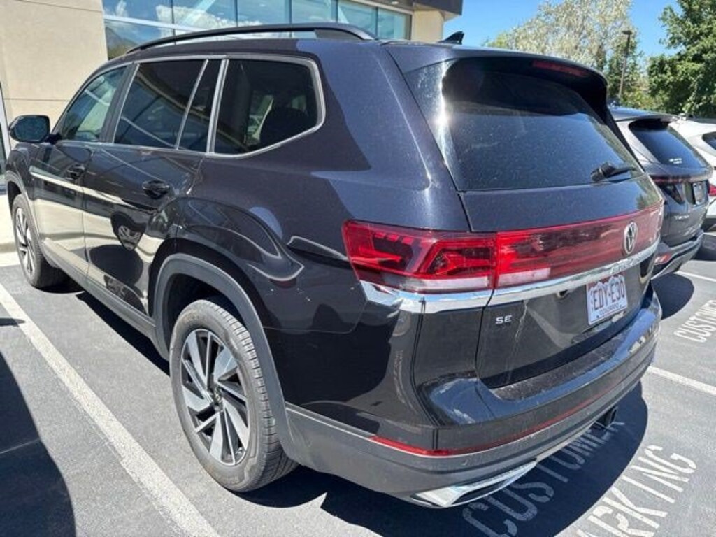 Used 2025 Volkswagen Atlas 2.0T SE w/Technology SUV