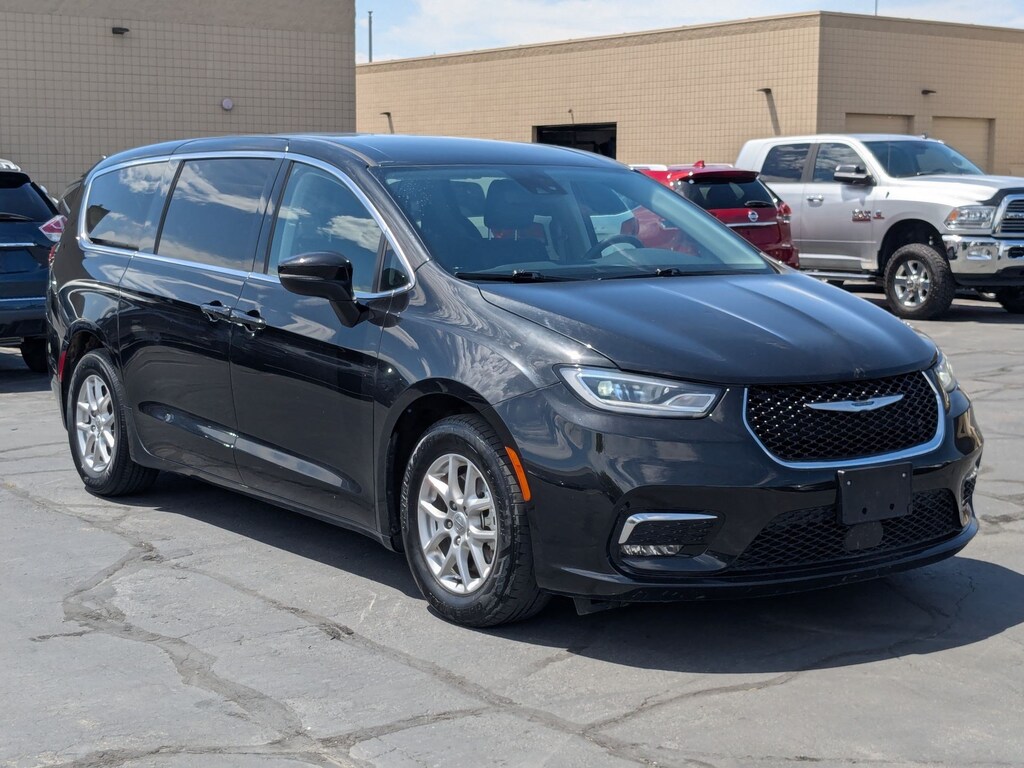 Used 2023 Chrysler Pacifica Touring L Van Passenger Van