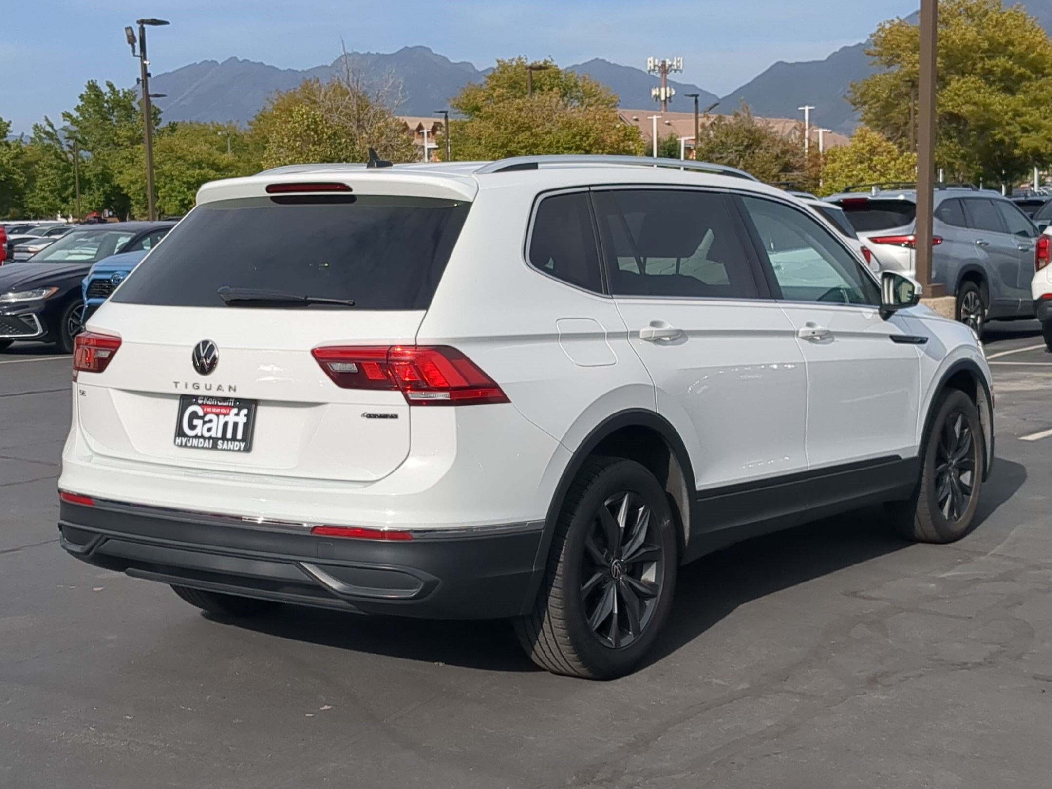 Used 2022 Volkswagen Tiguan 2.0T SE SUV