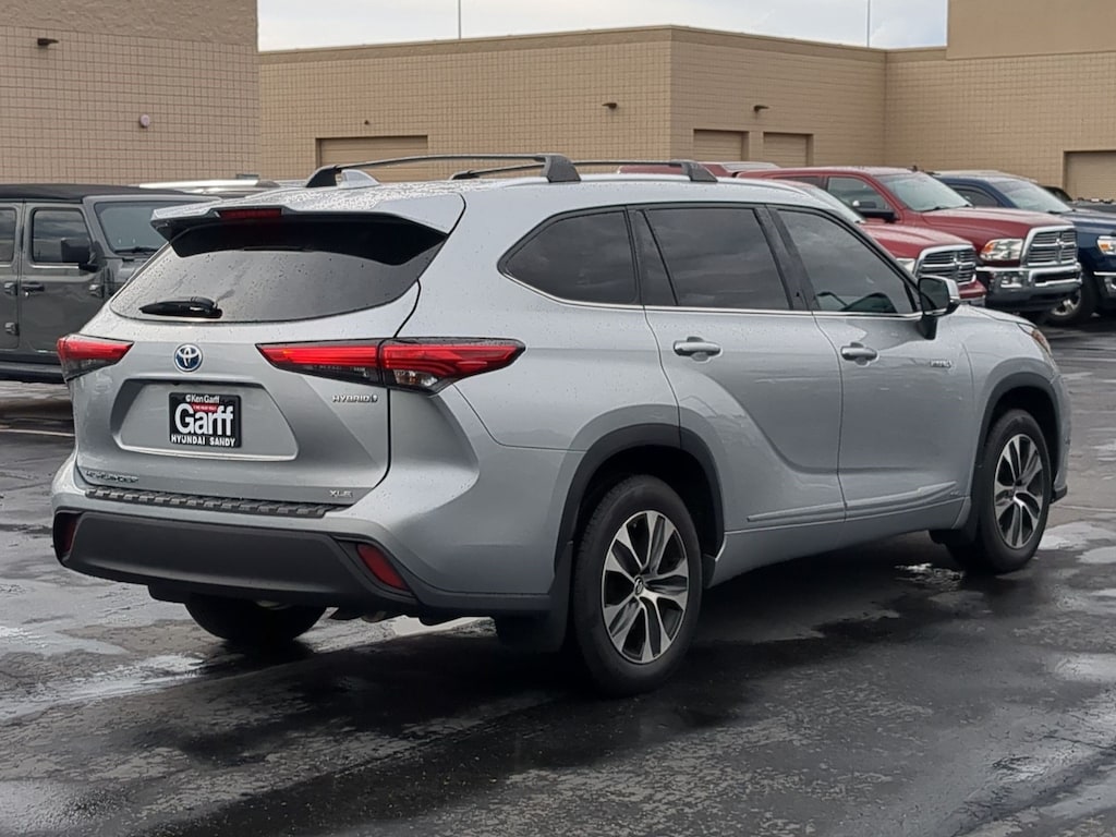 Used 2020 Toyota Highlander Hybrid XLE SUV