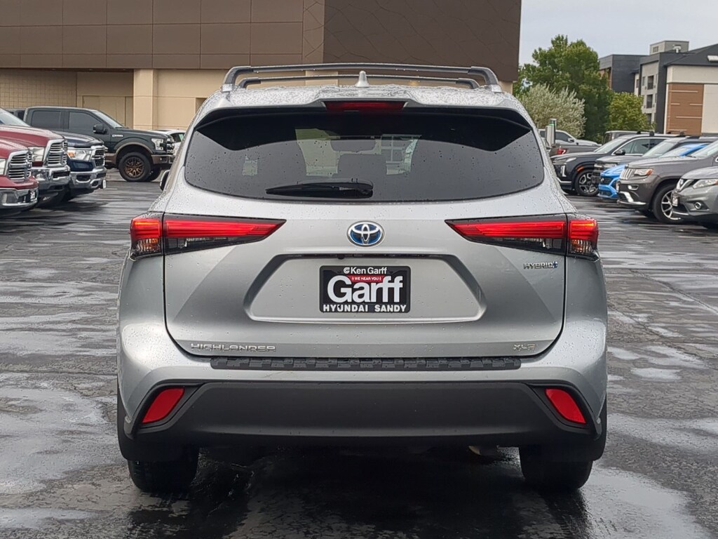 Used 2020 Toyota Highlander Hybrid XLE SUV