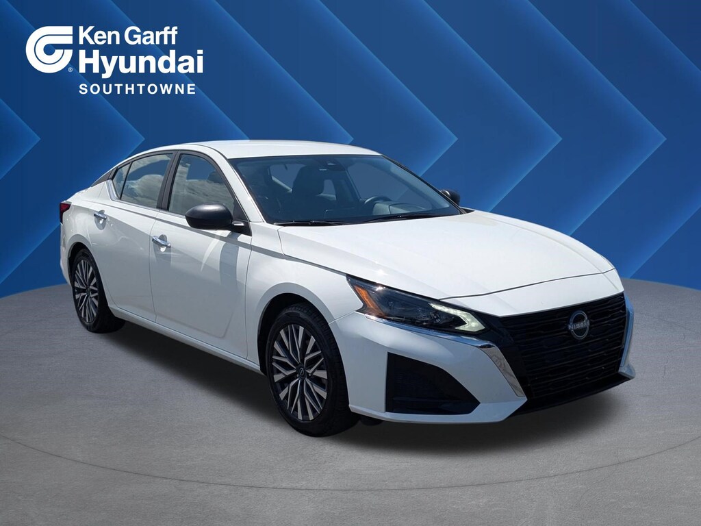 Used 2025 Nissan Altima SV Sedan