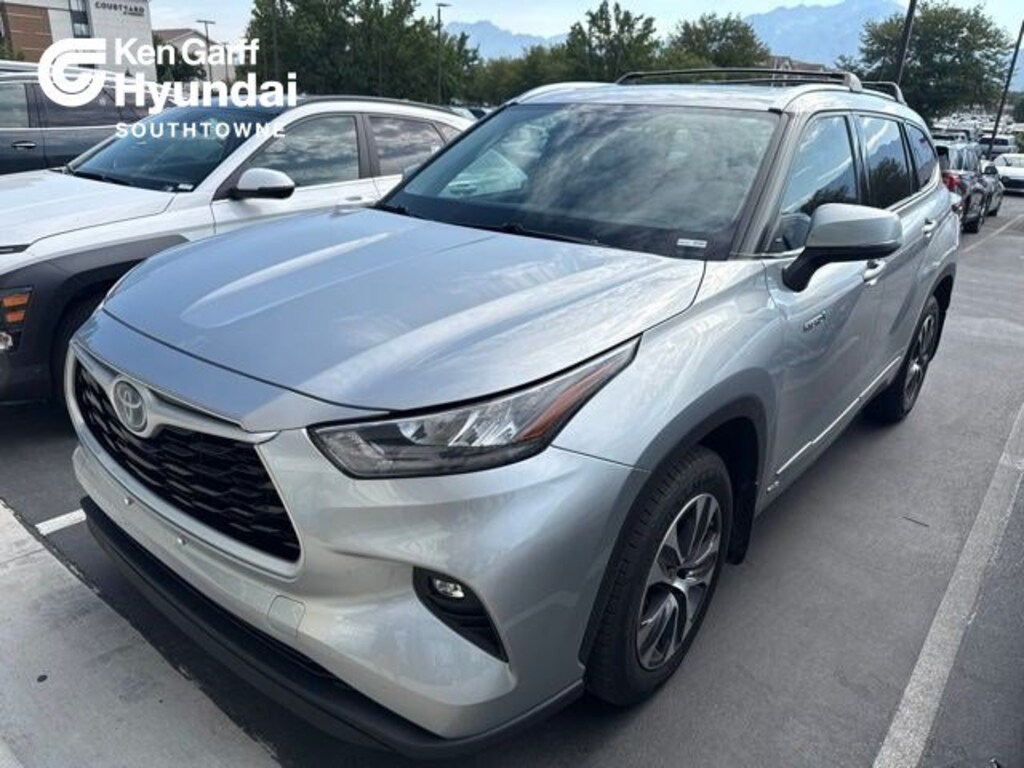 Used 2020 Toyota Highlander Hybrid XLE SUV