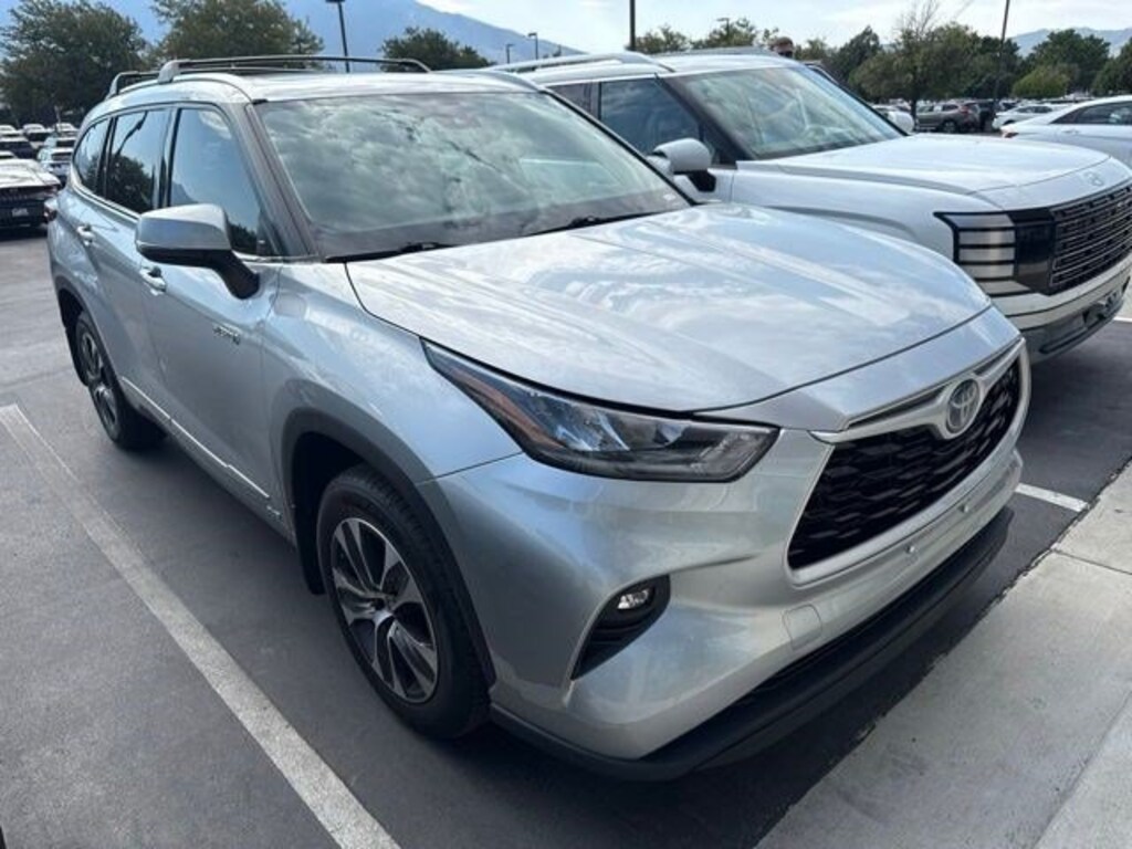 Used 2020 Toyota Highlander Hybrid XLE SUV