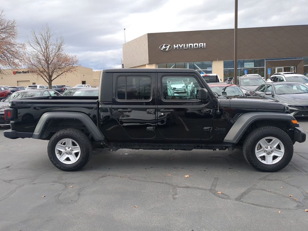 Used 2023 Jeep Gladiator Sport Truck Crew Cab