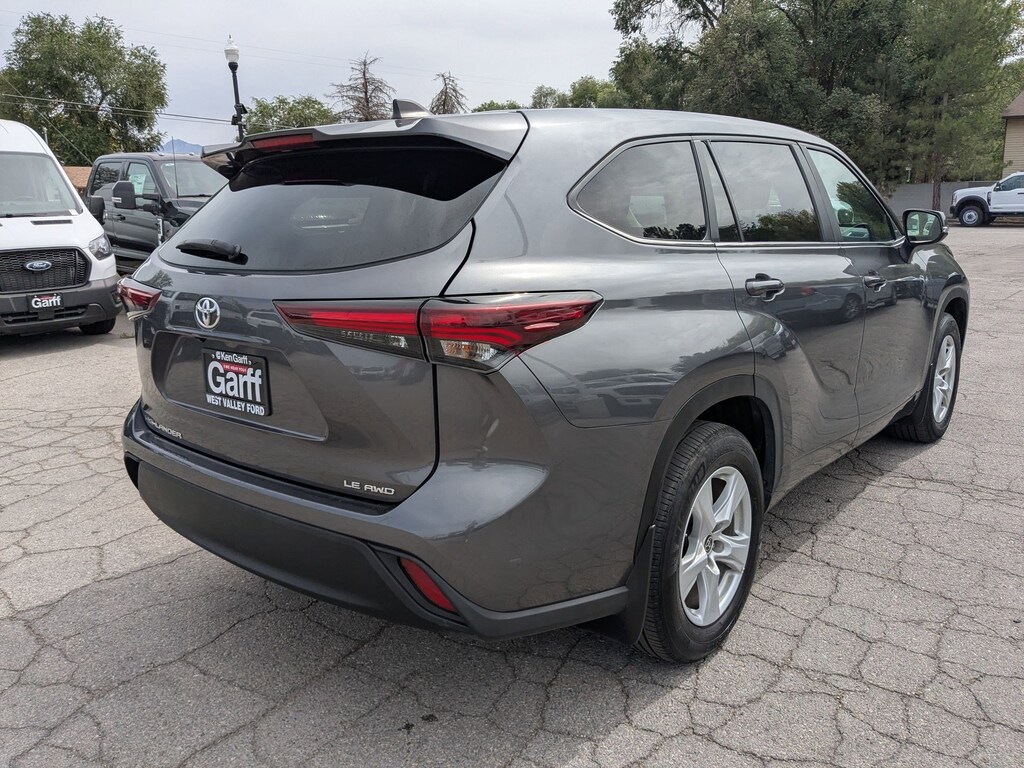 Used 2024 Toyota Highlander LE SUV