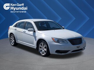 2013 Chrysler 200 LX Sedan