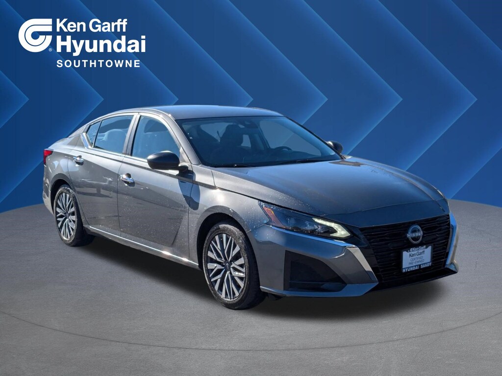 Used 2025 Nissan Altima SV Sedan