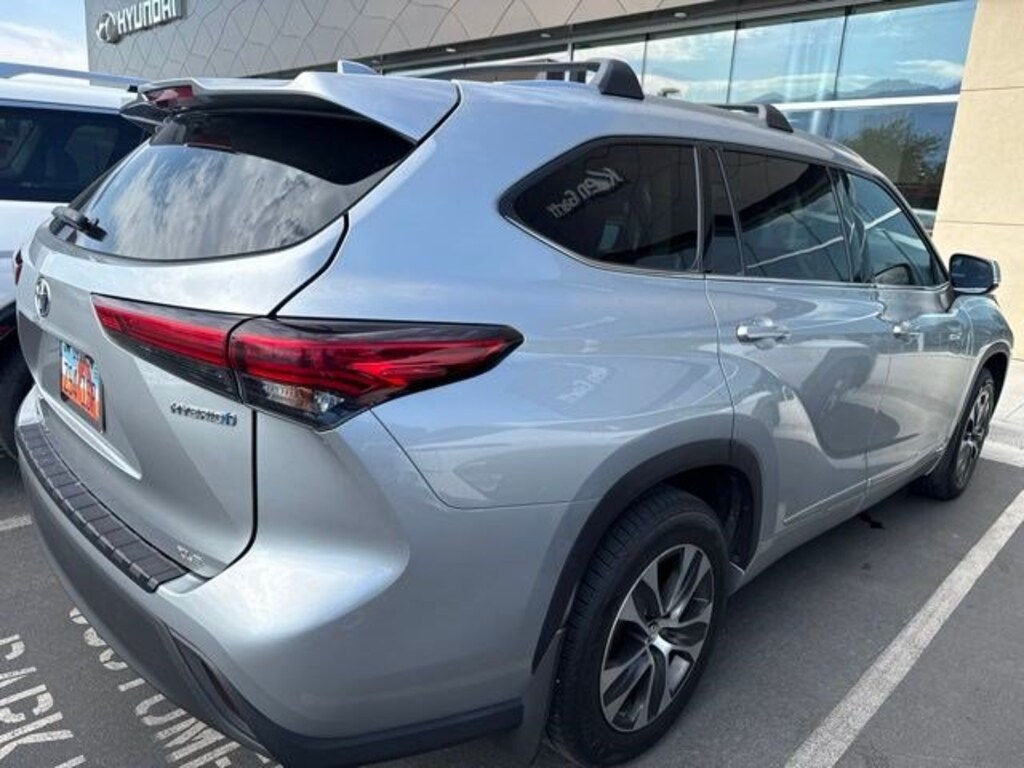 Used 2020 Toyota Highlander Hybrid XLE SUV