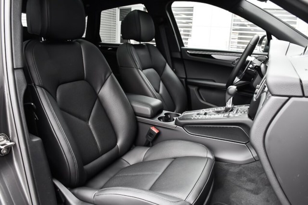 New 2018 Porsche Macan Base SUV